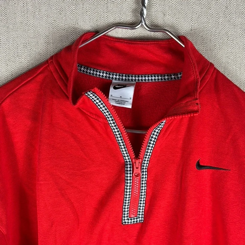 Nike > Men's Red Quarter-Zip Checker Pullover Medium